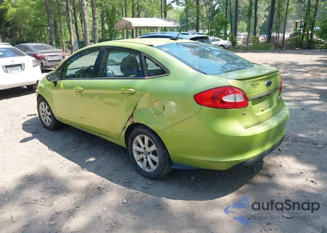 2013 Ford Fiesta Se z USA, uszkodzony, nr VIN 3FADP4BJ0DM136552